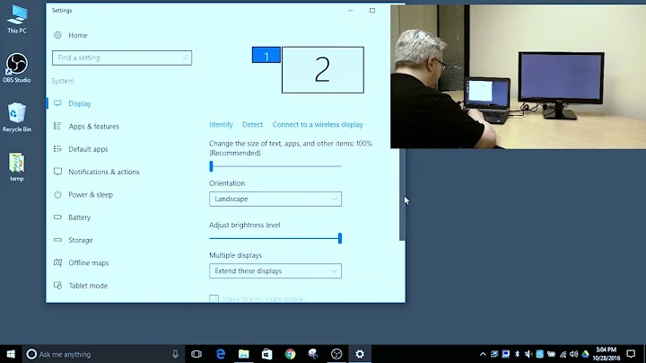 How to make a display the 'Main' display in Windows